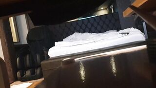 남편과 통화 후 애인과 뜨거운 시간 보내는 유부녀