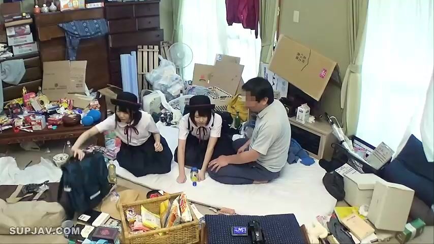 FC2PPV 4626683 【緊急】300万で撮影 自宅にて18歳の2人を卒業させた中出し個人記録【原版品質】 [有] jav
