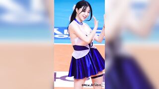빨통 존나 큰 한국 치어리더 (1)
