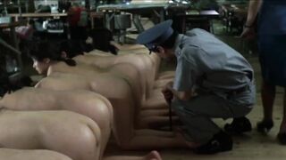여죄수 항문검사 중 방구맞는 교도관