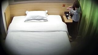 酒店精品✅健身肌肉猛男和背奢侈品LV包的美女激情做爱✅4小时12分钟5V完整版 china (3)