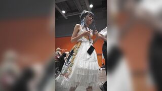 白いレースのロリータガール。模様の白いシルクライトブルーのインナーがヒップを包んでいます ipcam 1