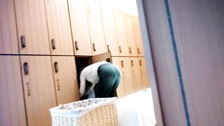 日本のボールヘッドの若い女性は、毛深いお尻がとてもセクシーです ipcam 4