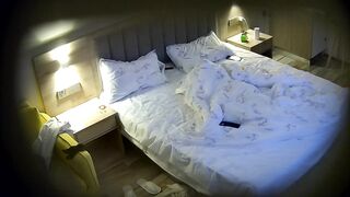 酒店偷拍25.6.17❤颜值不错睡衣女孩有一个早泄男朋友 ipcam