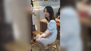 （BC-AA-443）花裙小姐姐上扶梯被CD..橙边白内贴脸拍[某房原版] ipcam 2