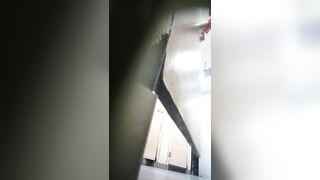 【精品厕拍】 K鸡单部售价50-100元高颜值全景厕拍（一）[某房原版]7V ipcam (7)