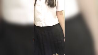 デパートのトイレでこっそりオナニーしちゃうJK179　アイドルみたいにかわいい清純派JKが痙攣イキ ipcam