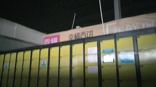 最新【稀缺❤️游乐园】最新流出水上乐园换衣偷拍 惊现极品大奶气质校花 粉嫩乳晕深深沟壑 女女互动香艳至极 4K画质 ipcam (4)