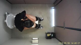 JKちゃん達のtoilet⑮　お㋘㋘丸見えの娘が多数登場！タンポンを挿入する娘も ipcam (11)