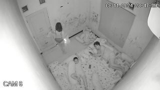 ハッカーが自宅のウェブカメラをハッキングし、本番に入る前に挿入や自慰のための小道具を常に必要とするカップルの日常の性生活を密かに撮影 china ipcam (12)