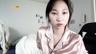 감예봉 ☆ 25.11.07 발바닥만 보여주려다 꼭지노출