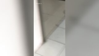 顶级厕拍-写字楼学校商场厕所手持抄底（三个白虎嫩逼）14人[某房原版] ipcam (5)
