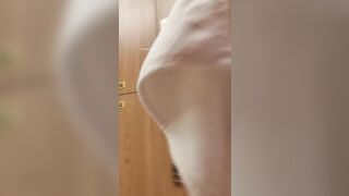 【温泉編】スタイル抜群のメガネ熟女がブラを外したら爆乳が露わに（5V） ipcam (1)