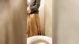 クラス１ の美少女おしっこうんこ , 大学マドンナの和式トイレ, 【FHD】【顔有】女性スタッフのSC籠り空爆　メガネ黒パンプス店員さん voyeur jp (5)