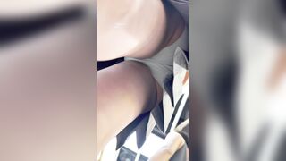 大きな瞳の制服姿の女子高生が一人でアイスクリームを買いに買い物に行く。シームレス下着姿でビフォーアフター写真を撮影している ipcam 3