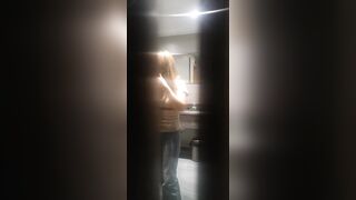 新しく流出した[トイレ映像]❤️ 高度に編集されており、複数のカメラが20人以上の女性の排尿を捉えています ipcam (16)