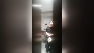 新しく流出した[トイレ映像]❤️ 高度に編集されており、複数のカメラが20人以上の女性の排尿を捉えています ipcam (2)