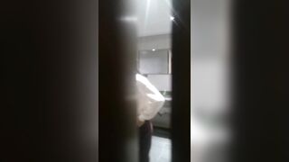 新しく流出した[トイレ映像]❤️ 高度に編集されており、複数のカメラが20人以上の女性の排尿を捉えています ipcam (3)