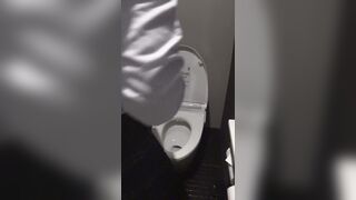デパートのトイレでこっそりオナニーしちゃうJ〇⑰ voyeur jp (15)