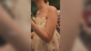 ボディコンスカートの女の子はトイレでおしっこをしたため、パンツに13個の跡がついていました ipcam 3