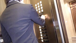 【カラオケ盗撮】熱唱している女友達がパンツ丸見えだったので撮影してみました☆ voyeur jp