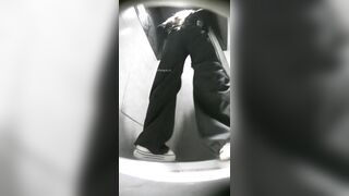 高画質のバーの舞台裏写真：ハイヒールとストッキングを履いた長い脚（8） toilet 1 (8)