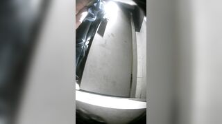 高画質のバーの舞台裏写真：ハイヒールとストッキングを履いた長い脚（8） toilet 2 (1)