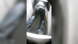 高画質のバーの舞台裏写真：ハイヒールとストッキングを履いた長い脚（8） toilet 2 (5)