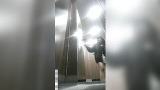 ✅新たに流出した█「悪魔の手」☛購入した█プレミアムトイレ写真「前景と背景」（モデル品質の黒ストッキング） toilet (26)