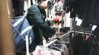 リメイク 着替え盗◯がバレ都内某所アルバイト女子の着替え盗●, 美人じぇ〜娘の…　　隙を見せた着替え　　僕のお店の試着室381 , 決定的瞬間 voyeur jp (3)