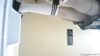 デュアルアングル視点（正面＆背面） — 複数の魅力的なモデルたち（動画11本） toilet 1 04