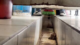 女性カメラマンが和式野外トイレを隠し撮り —— 画面いっぱいの排泄物（下痢編 #33） toilet 2 14