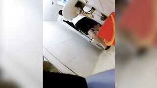女子大生が親友を裏切り、ルームメイトを3回以上撮影、賃貸アパートのバスルームをピンホールで撮影した女性、入居者の毎日のシャワールーティン toilet 3 11