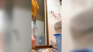 親友を裏切ってルームメイトを撮影した女子大生。プールで香りの良いシャワーを浴びる5人以上の女子 toilet 3 04