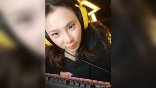熟女 [chunchun] – 屋外ヌード：ネットカフェ、菜園、階段、車内オナニー＆ハードコア・セックス！ [「That Room」オリジナル版] china 3 02