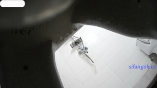教師の仕事ぶりを捉えた4K没入型隠し撮り映像、脚の長い美女が入浴、豊かな髪、身長170cm…[ china 1