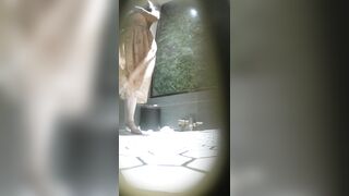 驚くほど美しい「白虎」美女たち —— 用を足しても拭かない女の子たち（動画17本）［『The Room』オリジナル版］ toilet 1 07