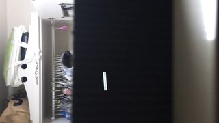 ビッチな女子大生、親友を裏切りルームメイトたちを盗撮（第11部）❤️ キャンパス寮のシャワー室＆更衣室での衝撃映像――おっぱい・お尻・陰毛が溢 ipcam (3)