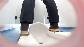 【定番・トイレ映像】「青春への賛歌」シリーズ：完全版 — 高校2年生の少女が、その可憐な秘部から排尿する様子を至近距離で捉えた映像に加え toilet 2 09-190426