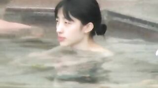 タレント並みの美人が稀に露天風呂に現れる jvip