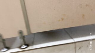 ❤️新たに流出✅ カジュアルなトイレショット（パート3）「巨乳美女」 toilet 18-250426
