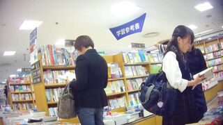 digi-tents【汚パンツ】制服JKパンチラ逆さ撮り04 voyeur jp 160526