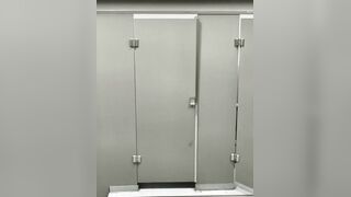 【便器下からの盗撮アングル】ご主人様による自撮り：無理やり広げられた、若く締まったマンコの接写映像――愛液の掻き出し、排便の盗撮 toilet 3 03-160526