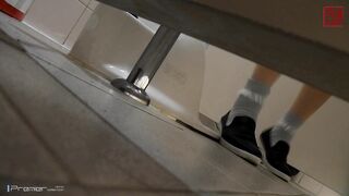 ximiansuono103_fhd【洗面所突入レポート 103】至近距離!!3人組 談笑しながら順番に開脚してくれた voyeur jp 160526