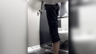 山〇線…某駅トイレ…2015年【若め7人】鼻ホジ・股広げ拭き拭き・苦悶の表情 voyeur jp 160526