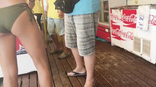 【4Ｋ生尻】海水浴場お散歩♪生なまハミ尻素人ビキニギャル10人超え☆☆☆ voyeur jp 170526