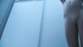 ボックス型更衣室の下からカメラを・・。 voyeur jp 170526 08