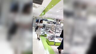 お姉さんの逆さパンチラ動画 静止画 ２０２ voyeur jp 01