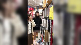 ２人のお姉さんの逆さパンチラ動画 静止画 １５３ 他 voyeur jp 02