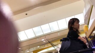 お買い物中の主婦さん ストッキング越しのホワイトp sh2 4k voyeur jp